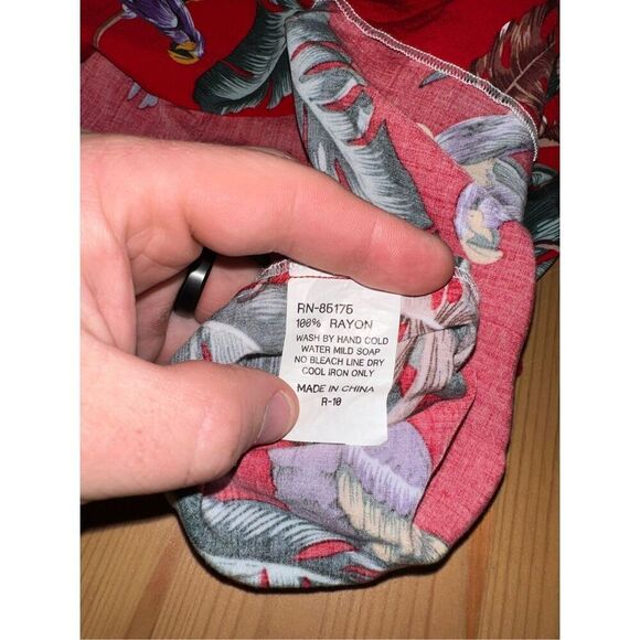 Paradise Found Magnum PI Parrot Hawaiian Shirt Red Men’s 2XL Made in the USA Vin - Picture 4 of 5